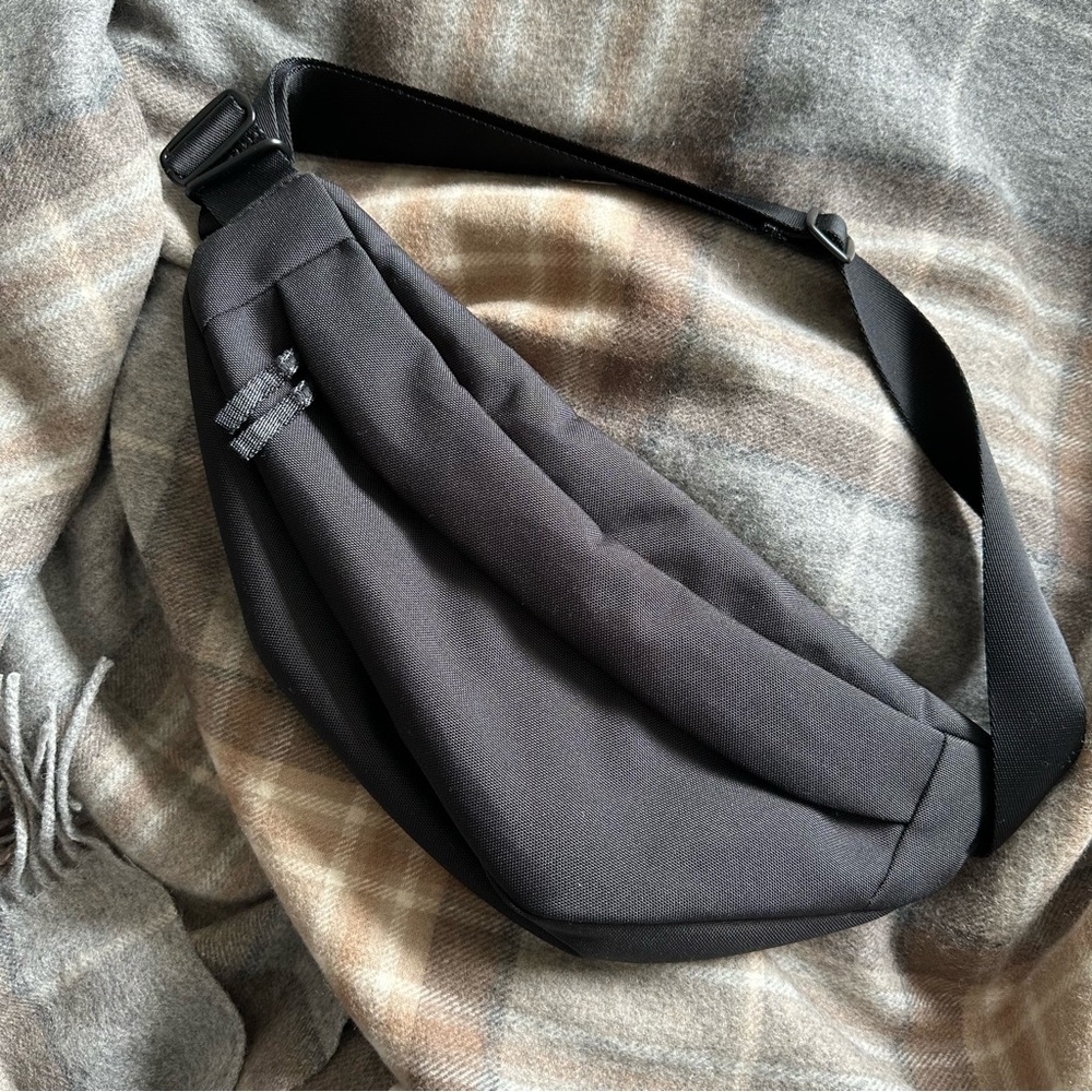 Everlane Renew Transit Fanny Pack